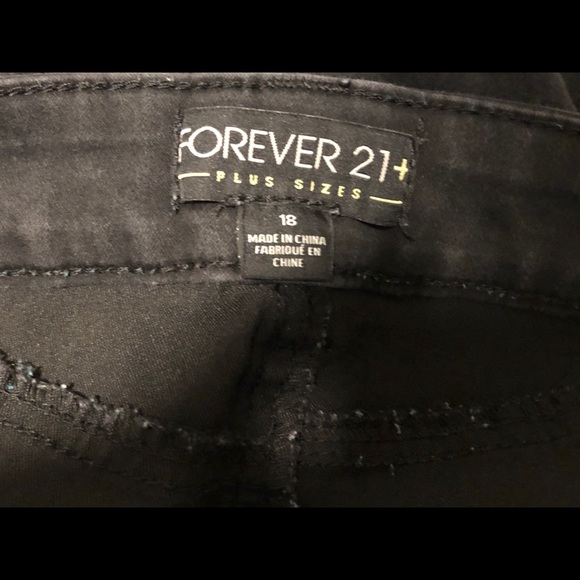 Forever 21+ Black Skinny Jeans - Picture 3 of 3